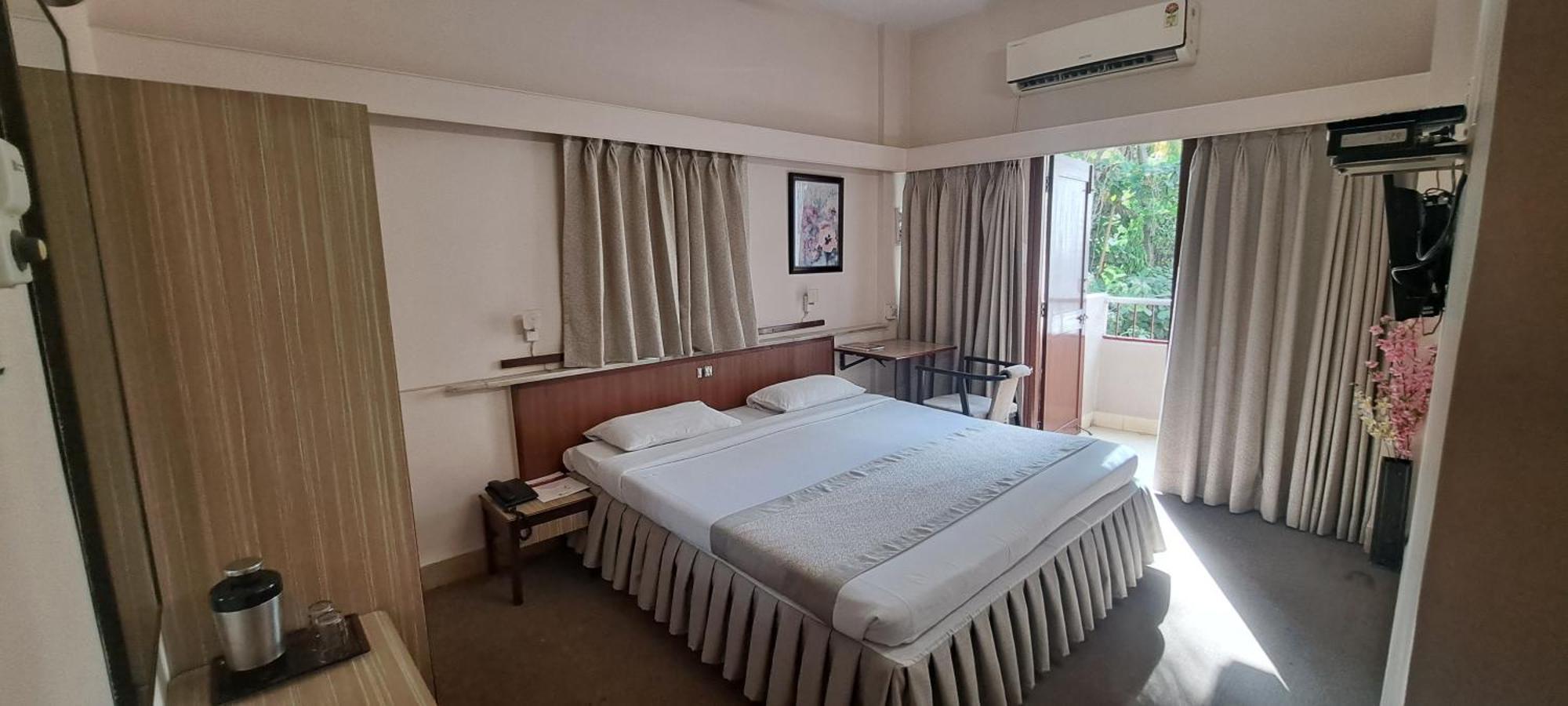 Hotel Swaroop Пуна Экстерьер фото