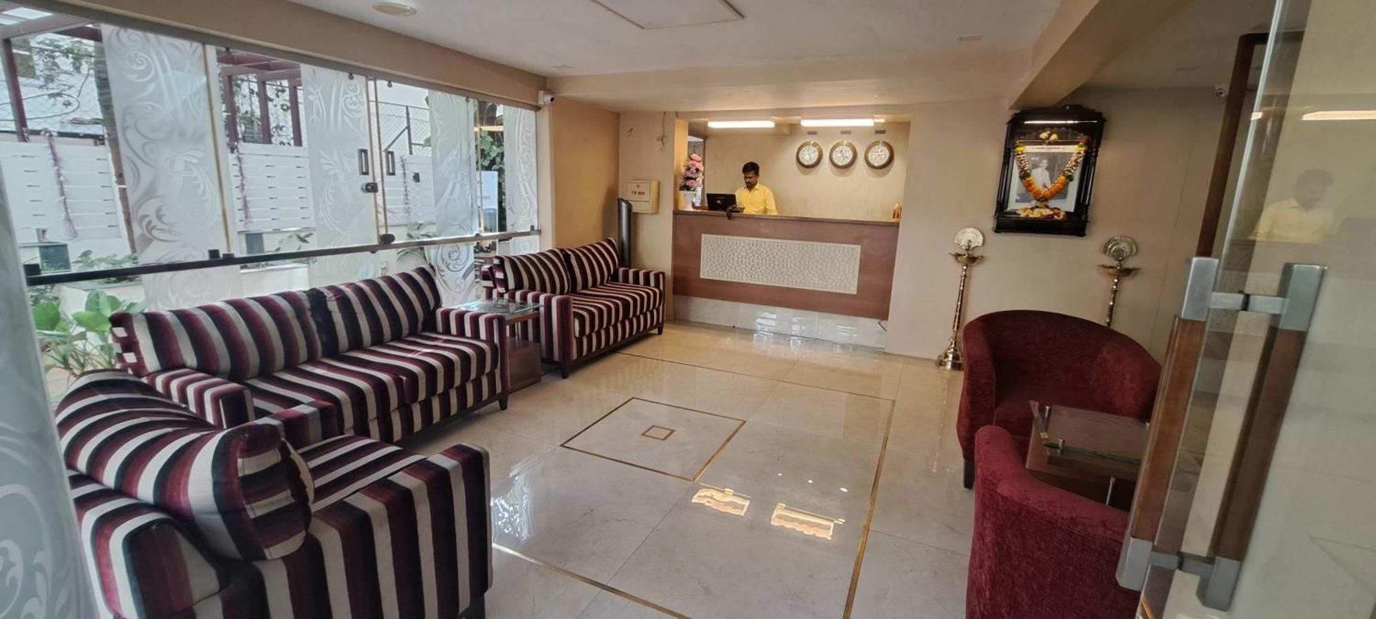 Hotel Swaroop Пуна Экстерьер фото