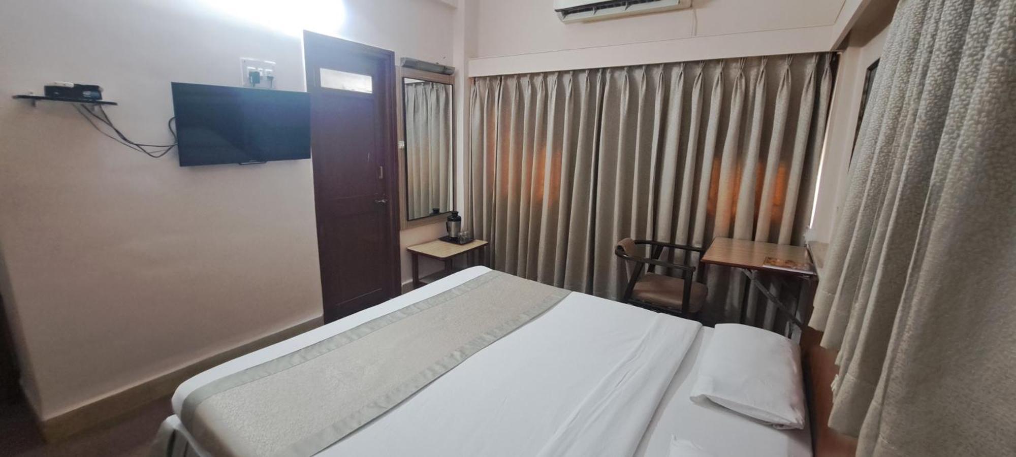 Hotel Swaroop Пуна Экстерьер фото