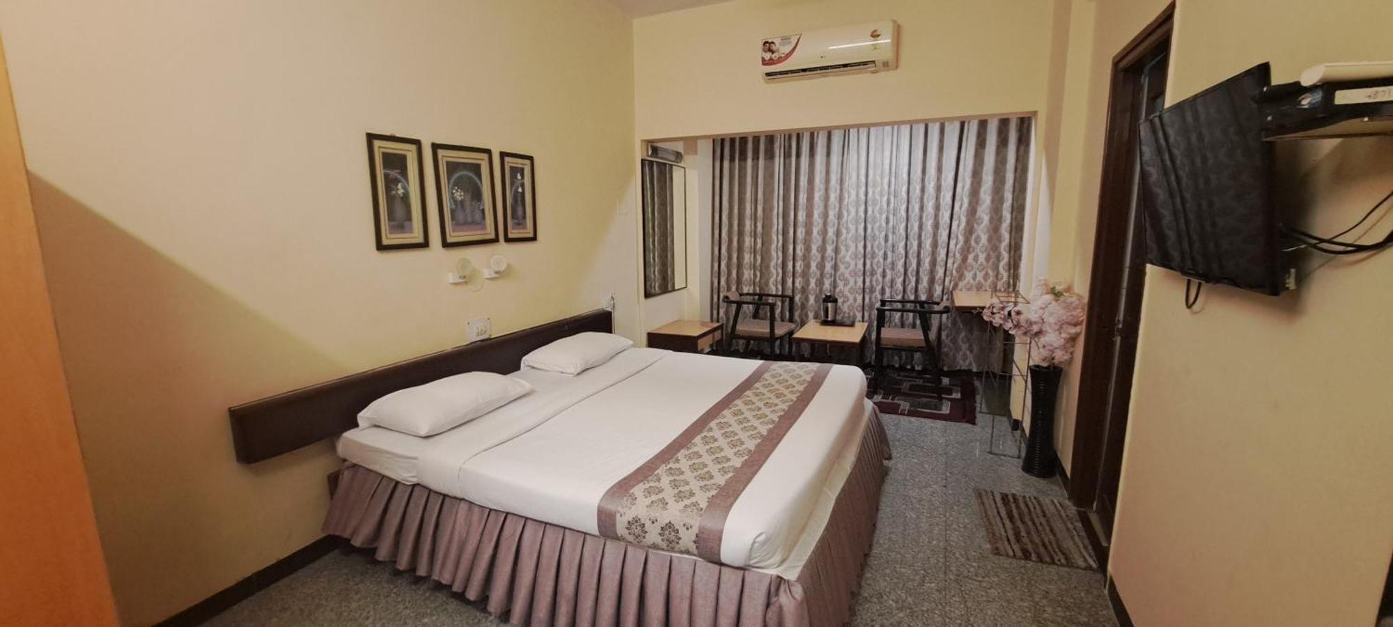Hotel Swaroop Пуна Экстерьер фото