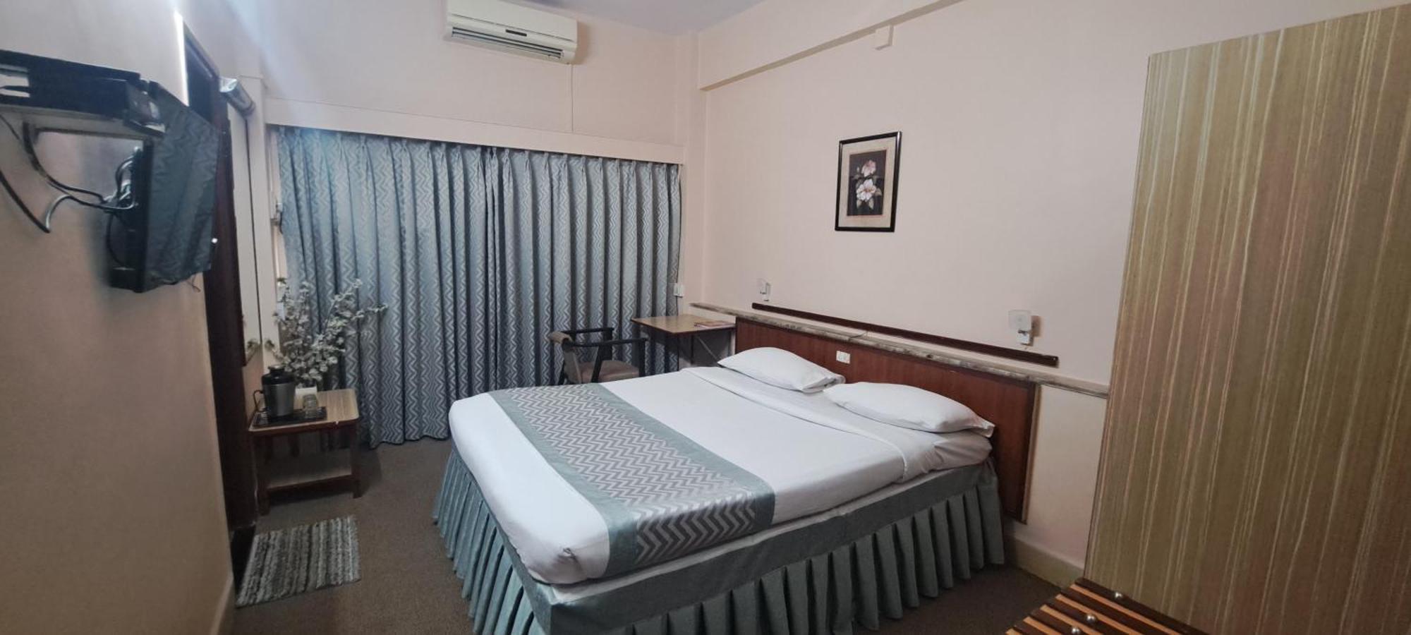 Hotel Swaroop Пуна Экстерьер фото