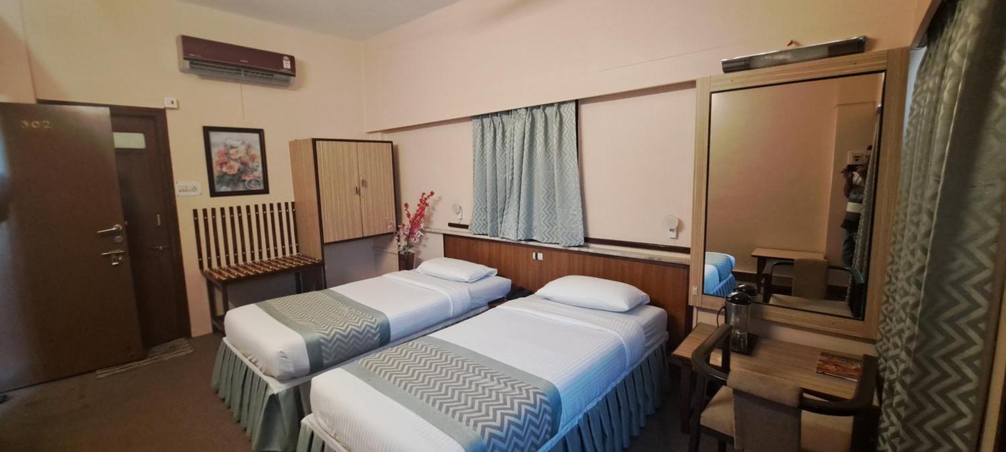 Hotel Swaroop Пуна Экстерьер фото