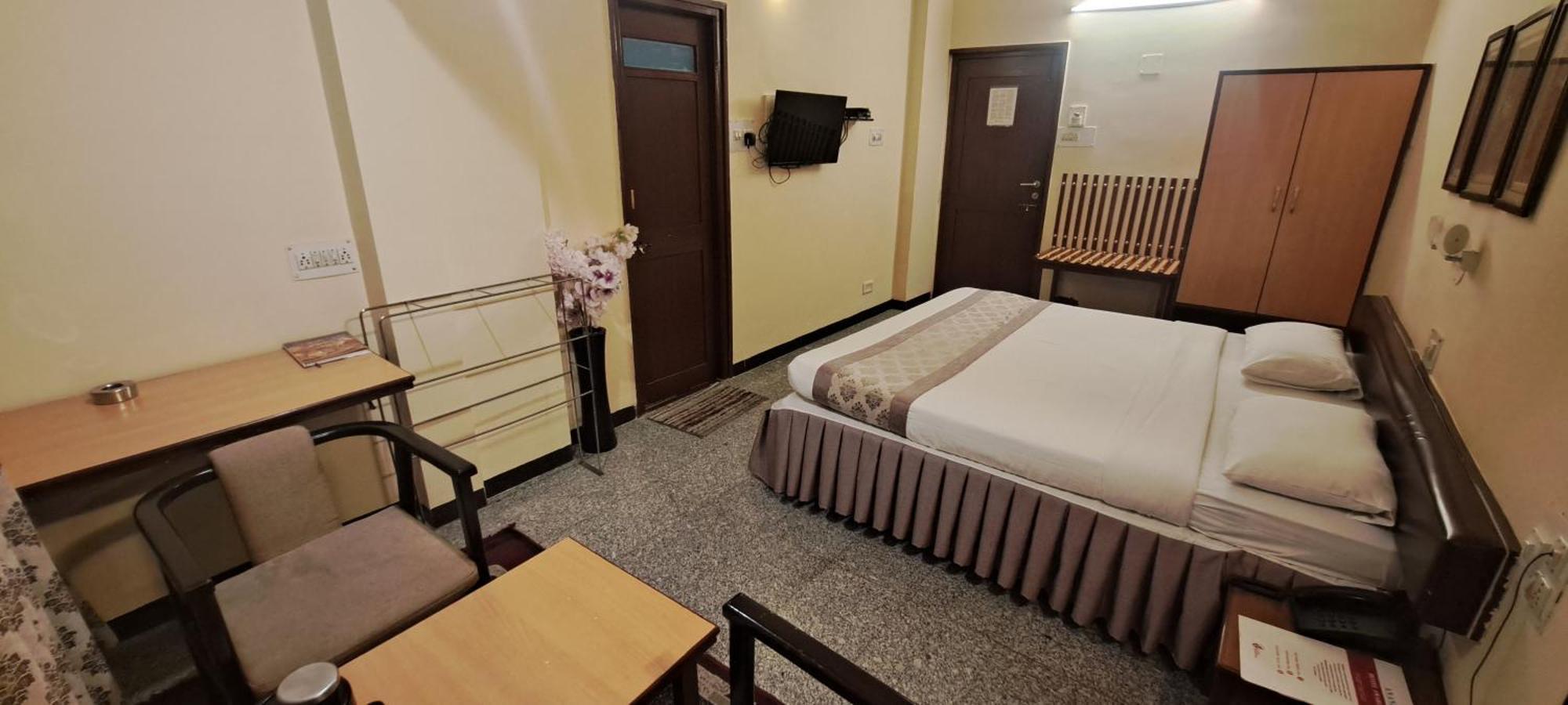 Hotel Swaroop Пуна Экстерьер фото