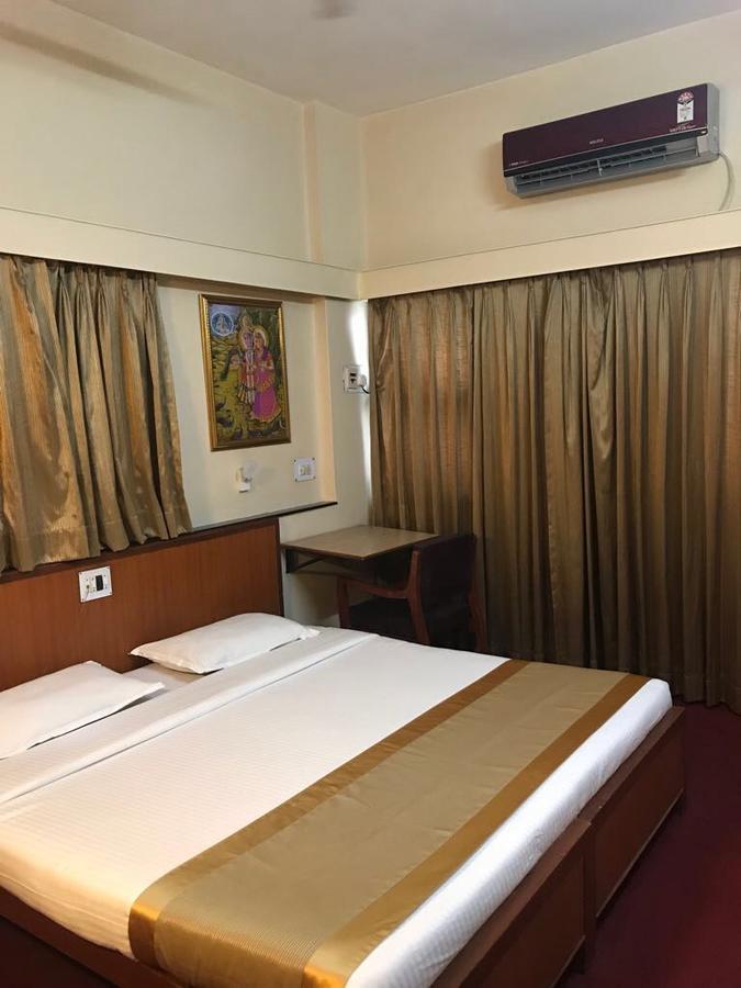 Hotel Swaroop Пуна Экстерьер фото