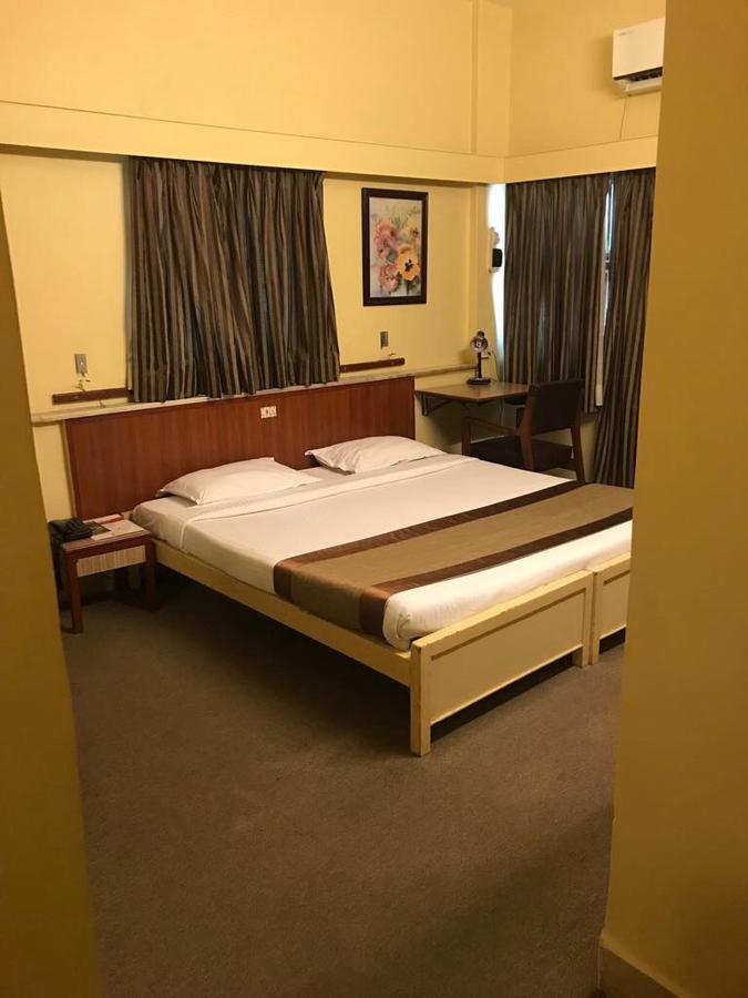 Hotel Swaroop Пуна Экстерьер фото