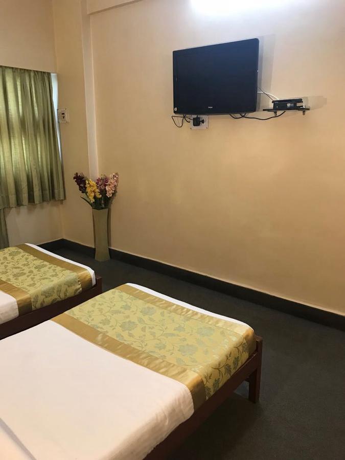 Hotel Swaroop Пуна Экстерьер фото