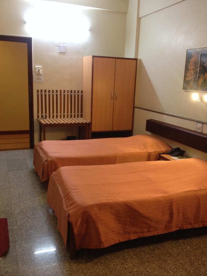 Hotel Swaroop Пуна Экстерьер фото